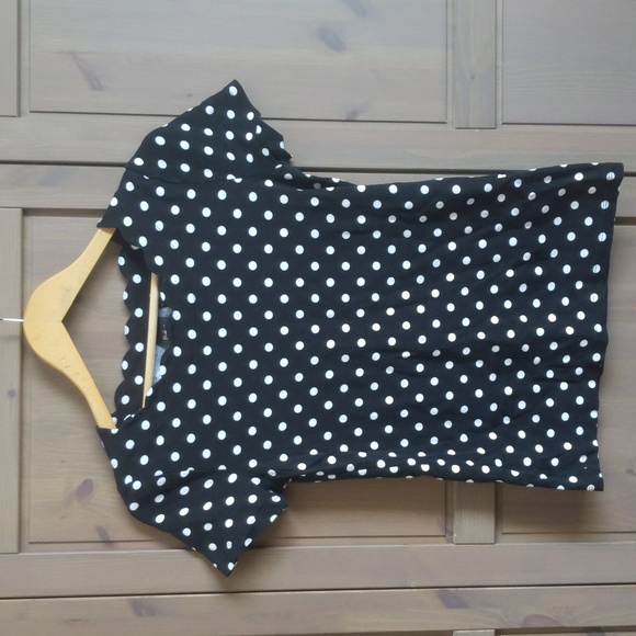 🎁$5 or free with bundle🎁Scalloped neck polka dot top - Picture 2 of 6